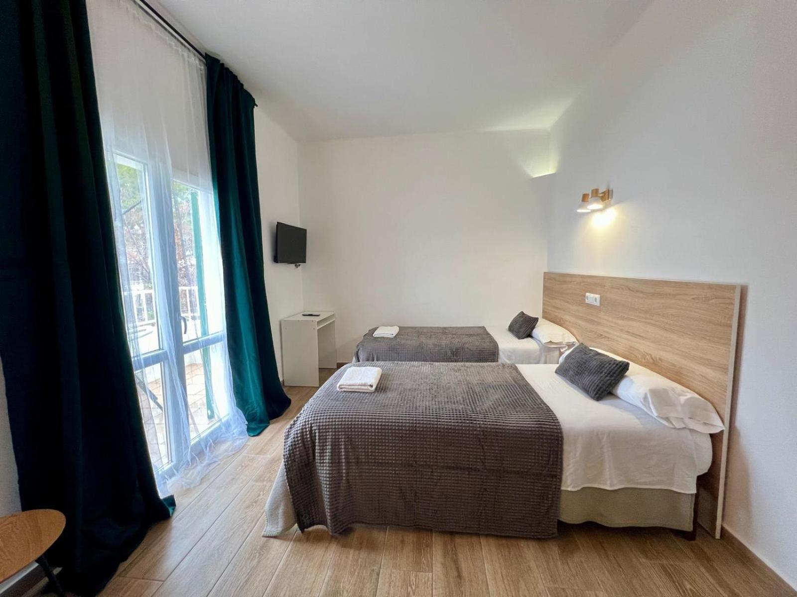 Hostal Oasis Dor Cala D´Or Екстериор снимка